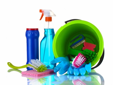 Professional carpets cleaner in Kensington restoring a living room carpet